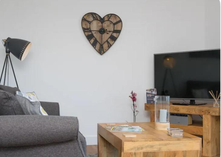 Adorable 1 Bedroom Country Cottage Bodewryd Dış mekan fotoğraf