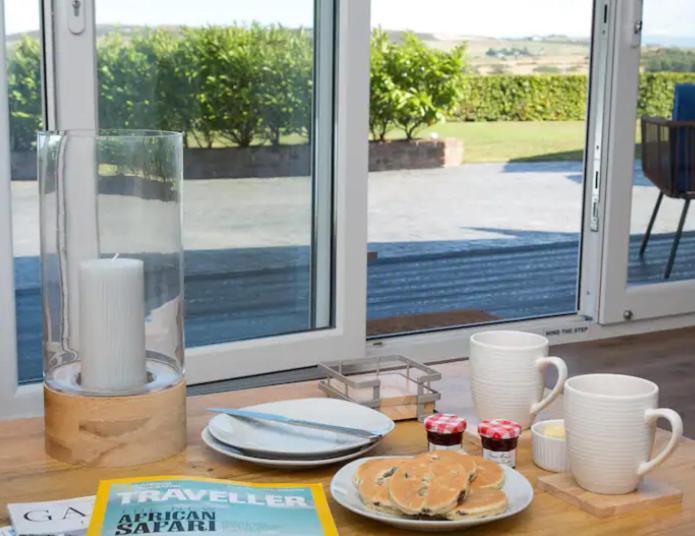 Adorable 1 Bedroom Country Cottage Bodewryd Dış mekan fotoğraf